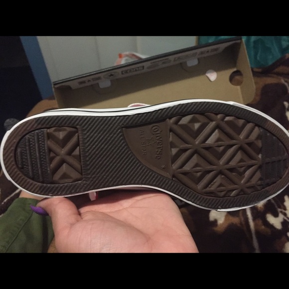 Converse shoes and they are new - Picture 3 of 3